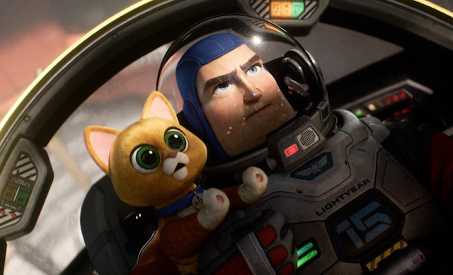 バズ・ライトイヤーと猫型ロボットソックスの画像